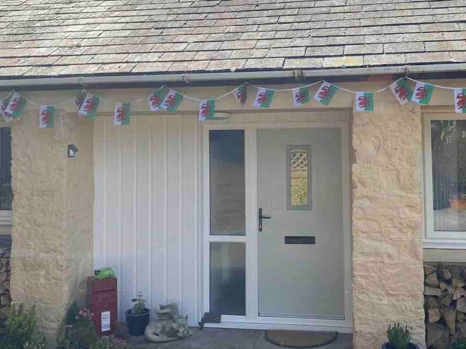 Beautiful Renovated Former Coach House Llandeilo Exterior foto
